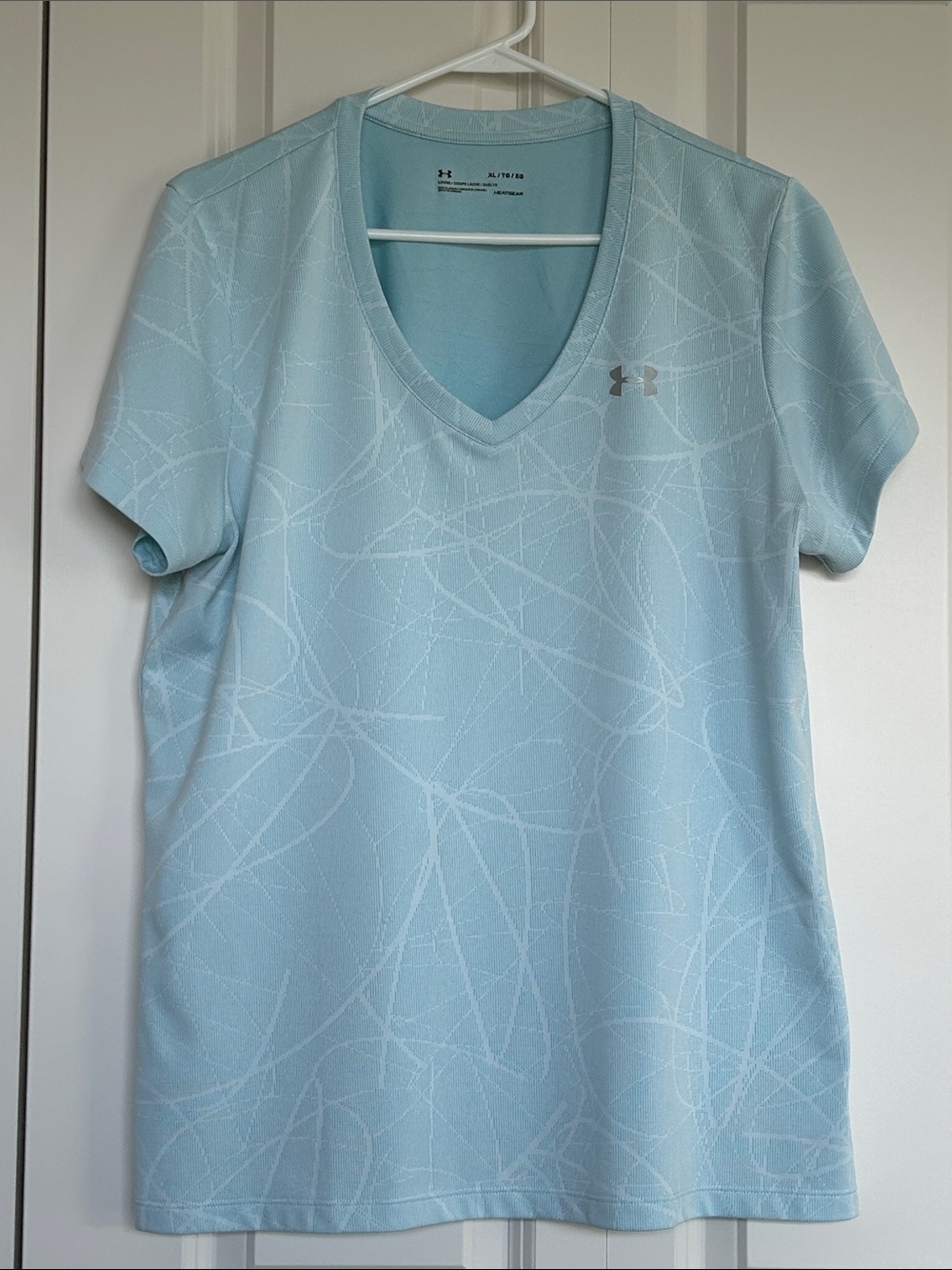 Under Armour Women’s Loose Fit Short Sleeve V-Neck Performance Tee | Size XL